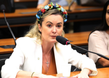 Deputada Júlia Zanatta protocola projeto para derrubar decretos de Lula sobre regulação da internet