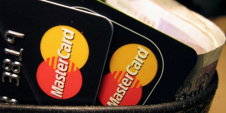 Cuba vai suspender transações com Visa e Mastercard em meio a sanções dos EUA